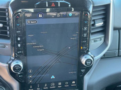 Used 2024 RAM 2500 Big Horn w/ Sport Appearance Package image 24