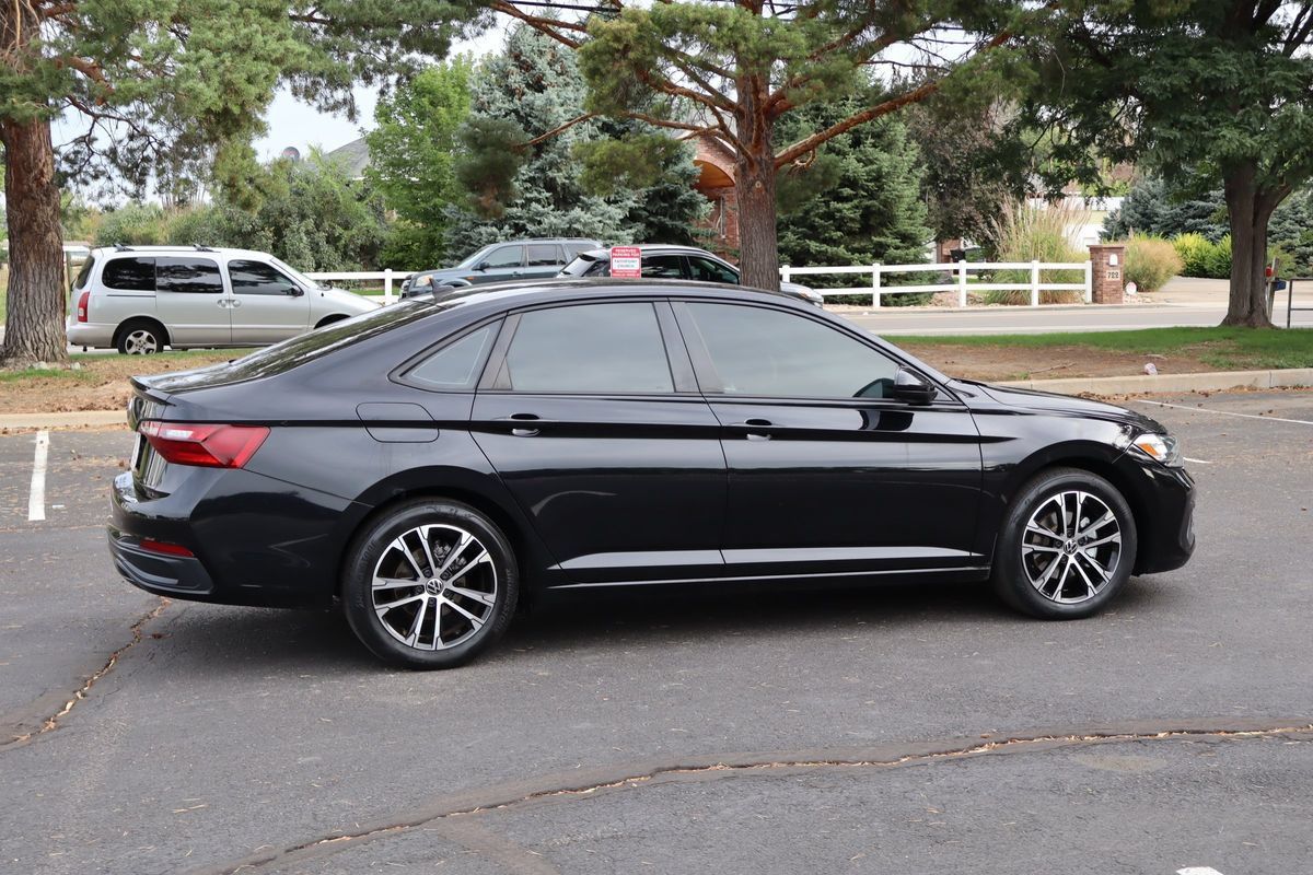 Used 2022 Volkswagen Jetta Sport FWD image 4