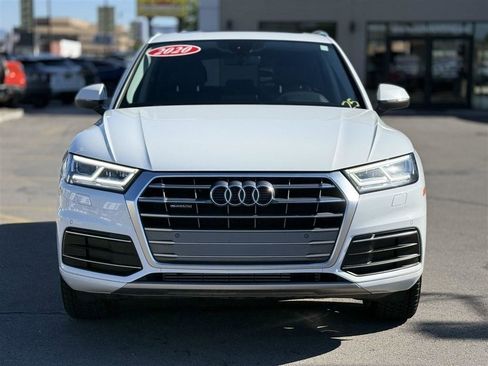 Used 2020 Audi Q5 2.0T Premium Plus w/ Premium Plus Package AWD/4WD image 2