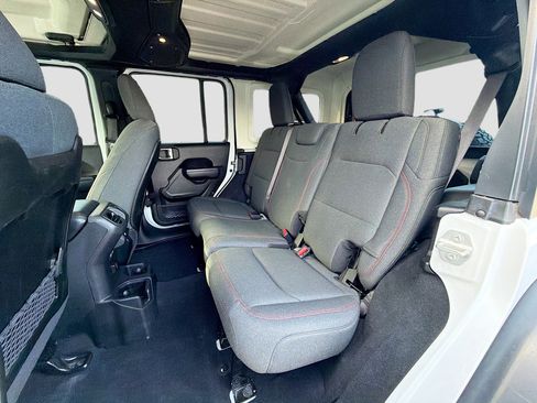 Used 2024 Jeep Wrangler Rubicon image 20