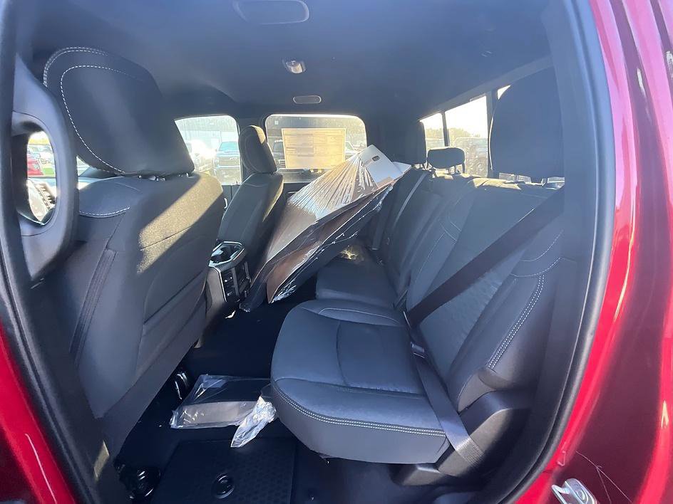 New 2027 RAM 3500 Big Horn AWD/4WD image 30
