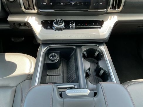 Used 2025 Ford Expedition Active AWD/4WD image 15