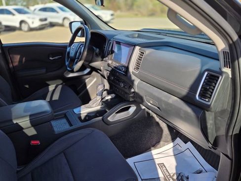 Used 2022 Nissan Frontier SV image 16