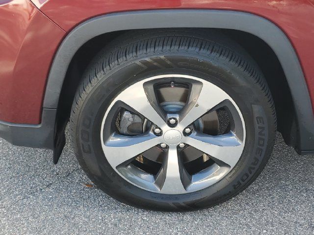 Used 2019 Jeep Cherokee Limited FWD image 11