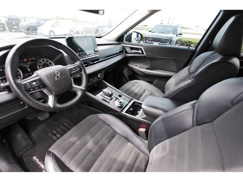 Used 2023 Mitsubishi Outlander SE FWD image 34