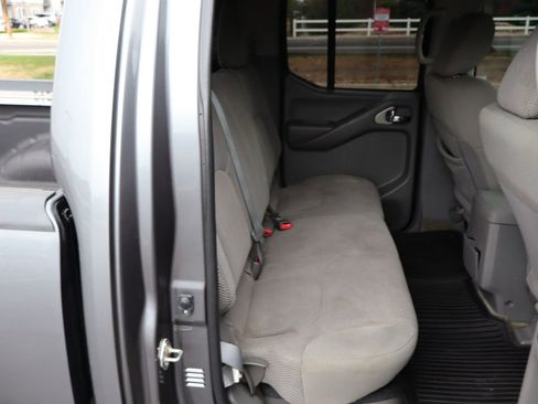 Used 2017 Nissan Frontier SV w/ SV Value Truck Package AWD/4WD image 21