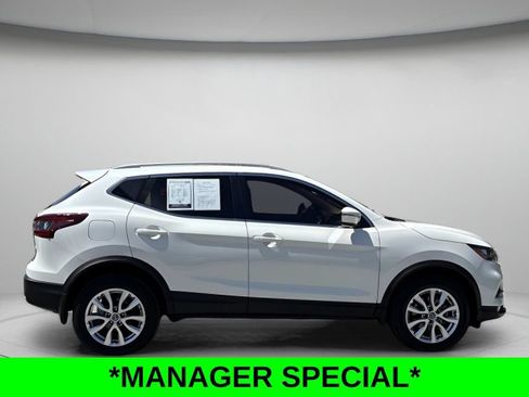 Used 2021 Nissan Rogue Sport SV FWD image 2