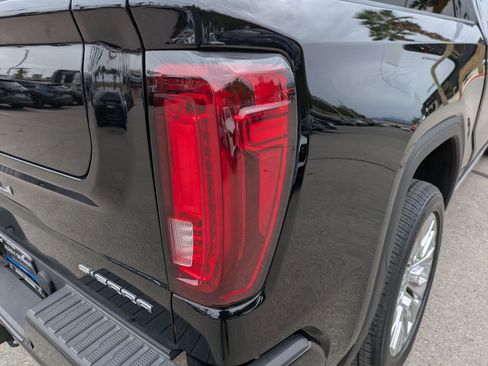 Used 2021 GMC Sierra 1500 Denali w/ Denali Premium Package image 11