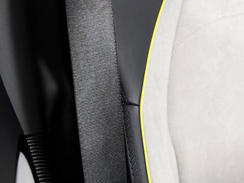 Used 2023 McLaren Artura image 31