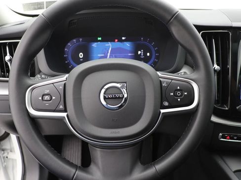 Used 2025 Volvo XC60 B5 Core image 19