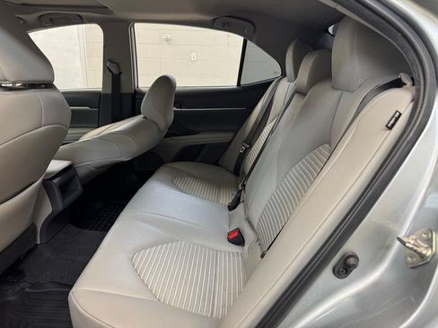 Used 2019 Toyota Camry SE w/ Convenience Package FWD image 19