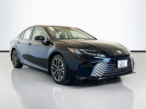 New 2026 Toyota Camry XLE FWD image 3