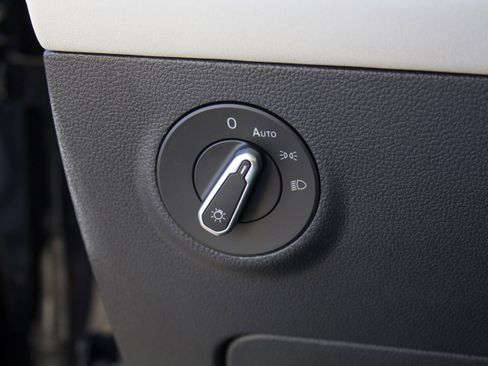 New 2025 Volkswagen Taos SE image 14