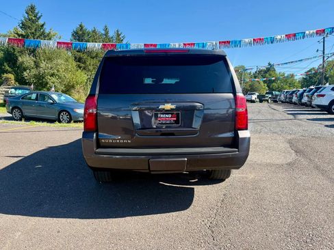 Used 2016 Chevrolet Suburban LT w/ Luxury Package AWD/4WD image 4