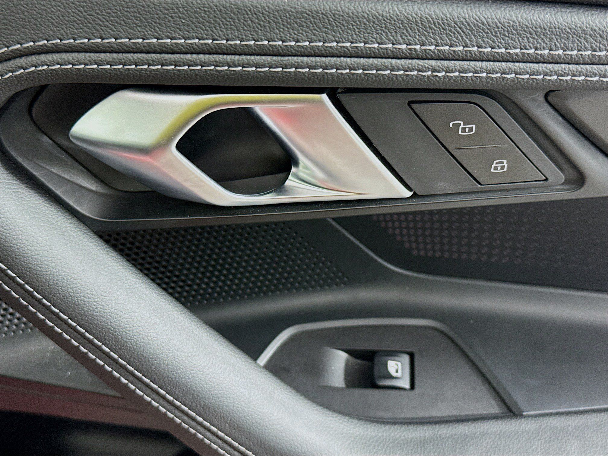 Used 2025 BMW 230i Coupe w/ Premium Package RWD image 25