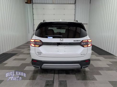 Used 2023 Honda Pilot Elite image 3