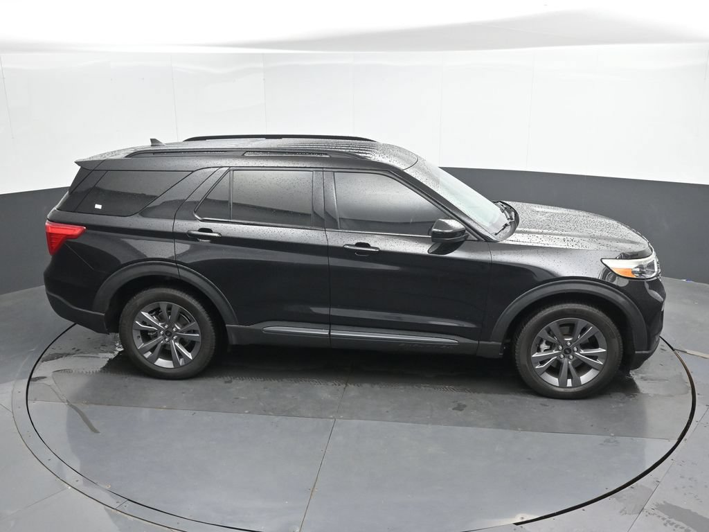 Used 2022 Ford Explorer XLT w/ Equipment Group 202A AWD/4WD image 36