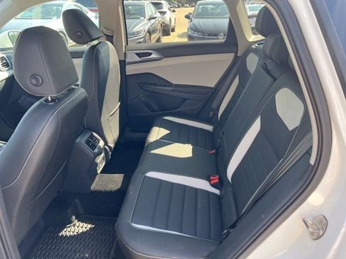 Used 2025 Volkswagen Taos SEL image 8