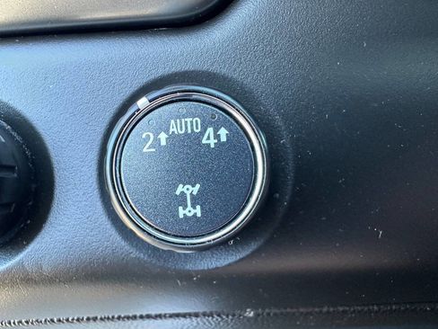 Used 2018 Chevrolet Suburban LT AWD/4WD image 3