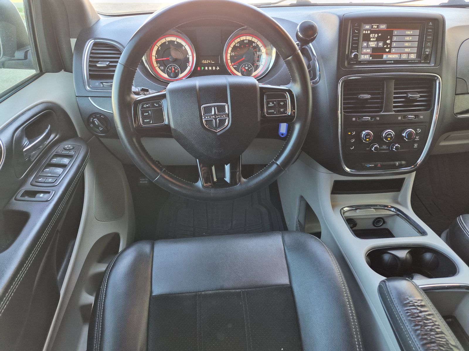 Used 2017 Dodge Grand Caravan SXT FWD image 9