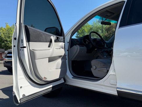 Used 2012 Toyota Highlander FWD image 7