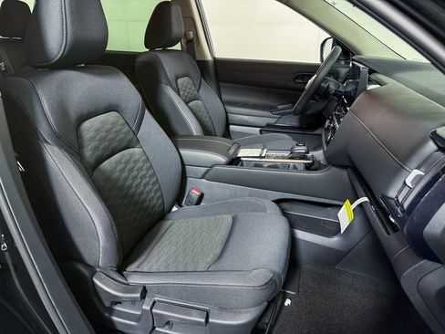 New 2026 Nissan Pathfinder SV image 10