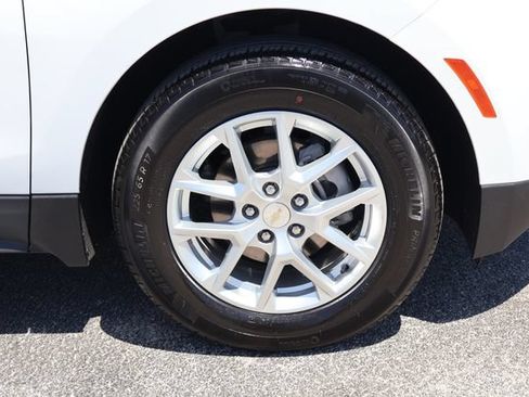 Used 2022 Chevrolet Equinox LT FWD image 11