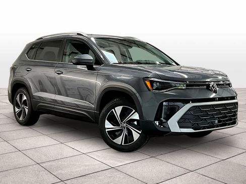 New 2026 Volkswagen Taos SE AWD/4WD image 2