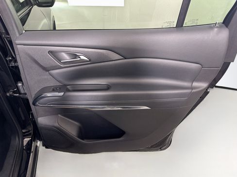 Used 2025 Chevrolet Traverse LT FWD image 30