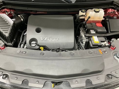 Used 2024 Buick Enclave Essence image 12