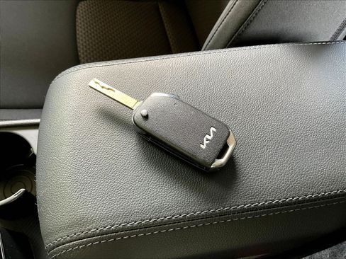 Used 2023 Kia Sportage LX FWD image 32