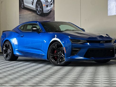 Used 2018 Chevrolet Camaro SS image 2