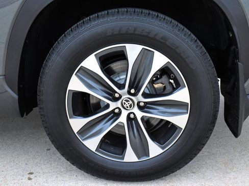 Used 2020 Toyota Highlander XLE image 27