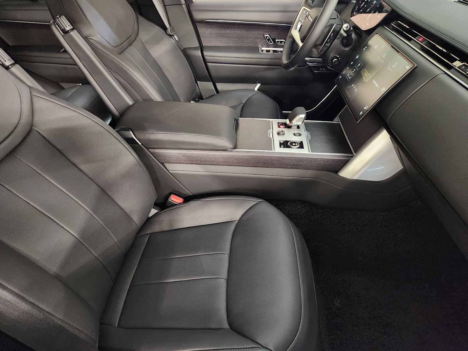 New 2027 Land Rover Range Rover SE AWD/4WD image 3