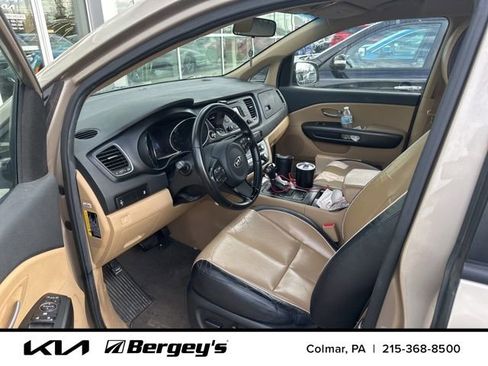 Used 2016 Kia Sedona LX w/ LX Essentials Premium Package image 4