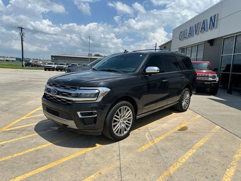 Used 2022 Ford Expedition Platinum AWD/4WD image 3