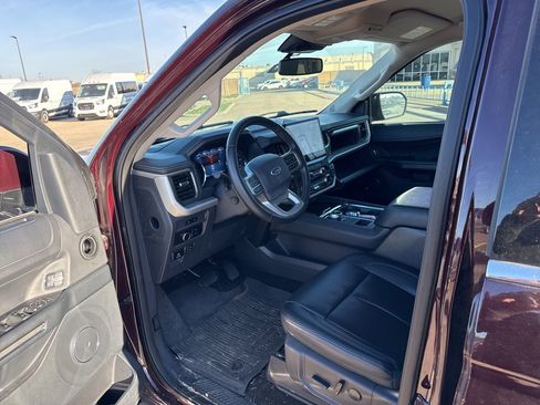 Used 2023 Ford Expedition XLT image 19