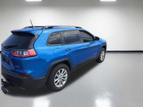 Used 2022 Jeep Cherokee Latitude Lux w/ Sun & Sound Group image 2