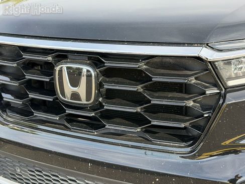 Certified 2025 Honda Pilot Touring image 9