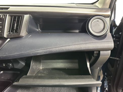 Used 2017 Toyota RAV4 LE w/ Carpet Mat Package AWD/4WD image 25