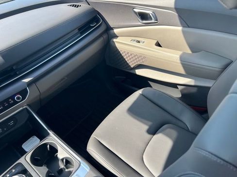 New 2026 Kia Carnival EX FWD image 13