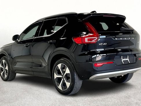 Used 2024 Volvo XC40 B5 Plus w/ Climate Package image 15