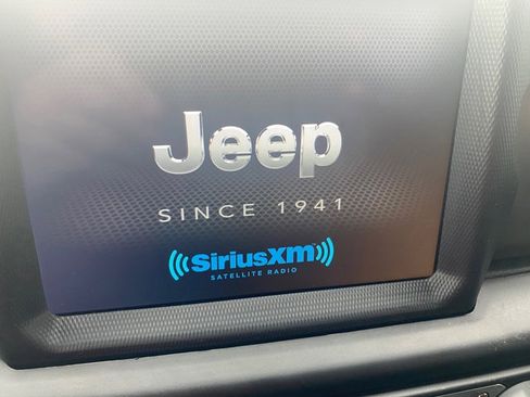 Used 2021 Jeep Wrangler Willys image 10