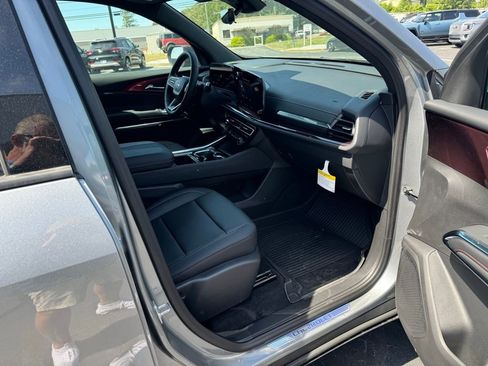 New 2026 Chevrolet Traverse Z71 w/ Driver Confidence Package AWD/4WD image 14