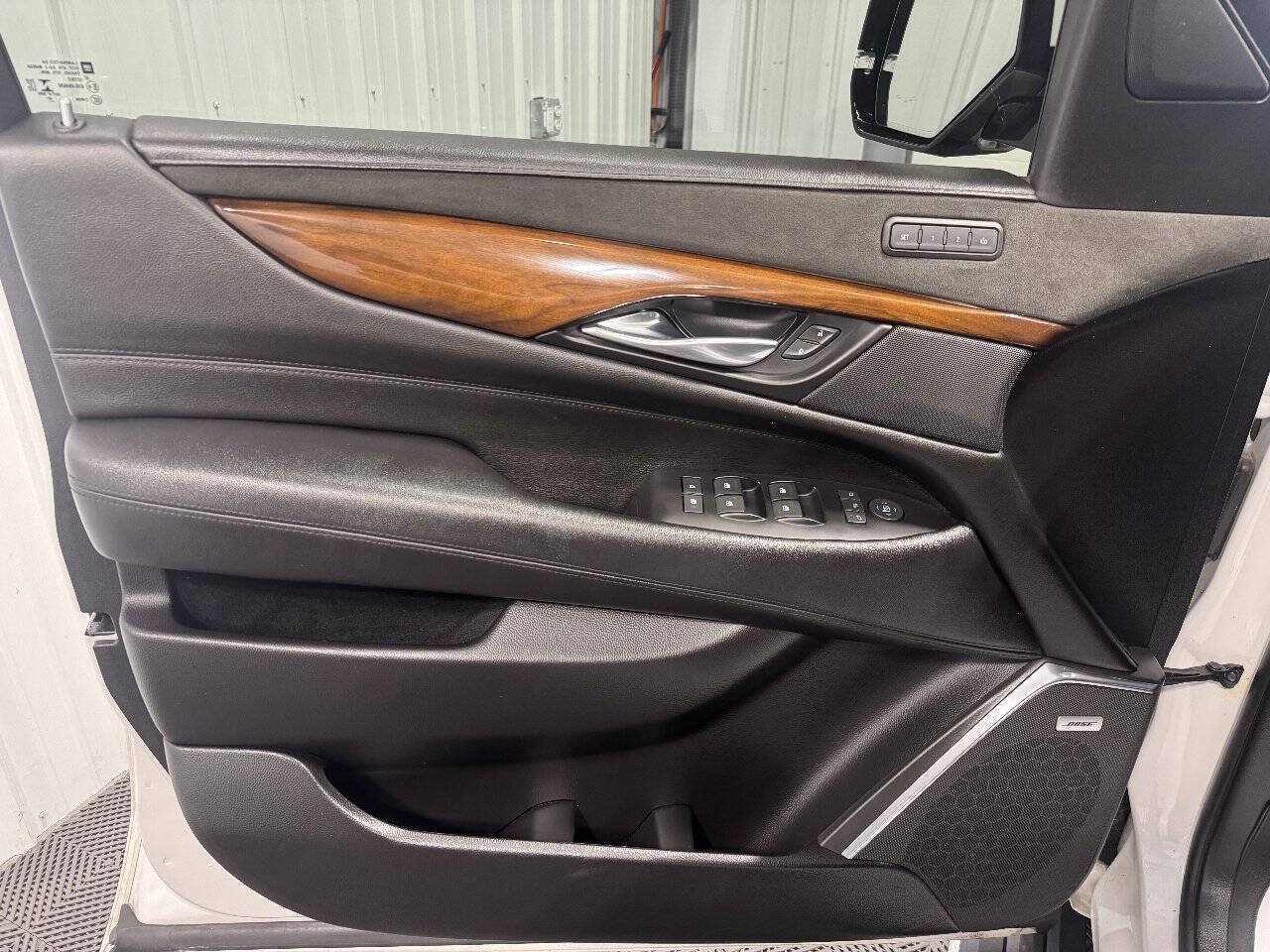 Used 2019 Cadillac Escalade Premium Luxury AWD/4WD image 9