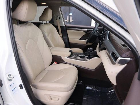 Used 2021 Toyota Highlander Platinum image 29