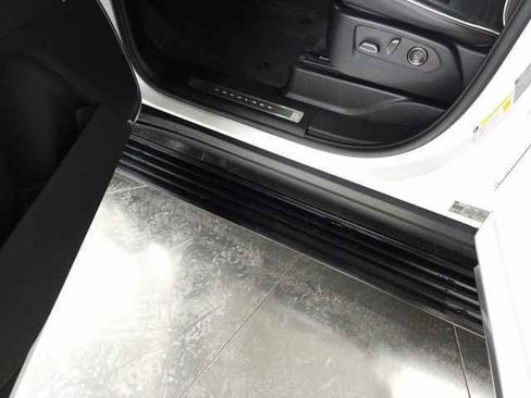 Used 2023 Cadillac Escalade Premium Luxury w/ LPO, Radiant Package image 15