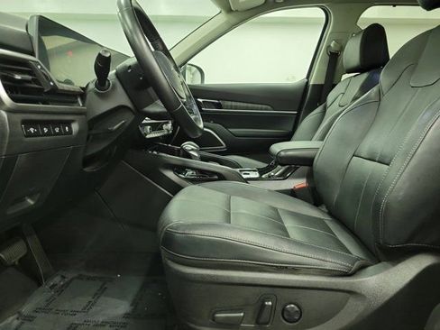Used 2024 Kia Telluride EX w/ EX Captain's Chair Package FWD image 21