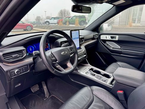 Certified 2020 Ford Explorer Platinum w/ Premium Technology Package image 9
