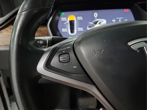 Used 2019 Tesla Model X image 16